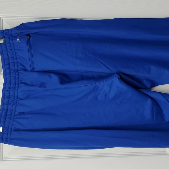 Nike Joggers - Picture 5 of 7